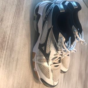 Women’s indoor volleyball shoes.